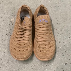 APL womens tech look wave - dusty peach - womens size 6